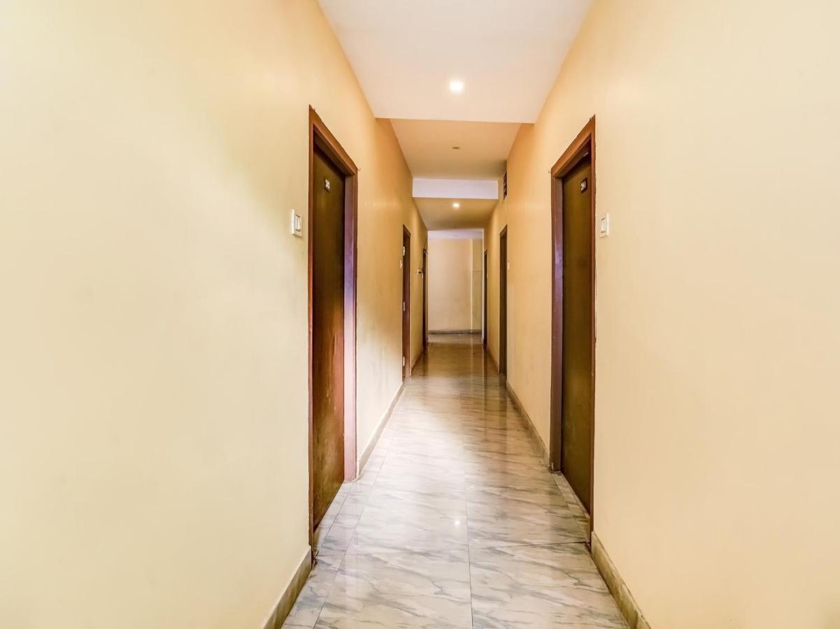 Oyo 84039 Tirumala Grand Rajahmundry Exterior photo